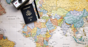É possível viajar com o passaporte vencido?