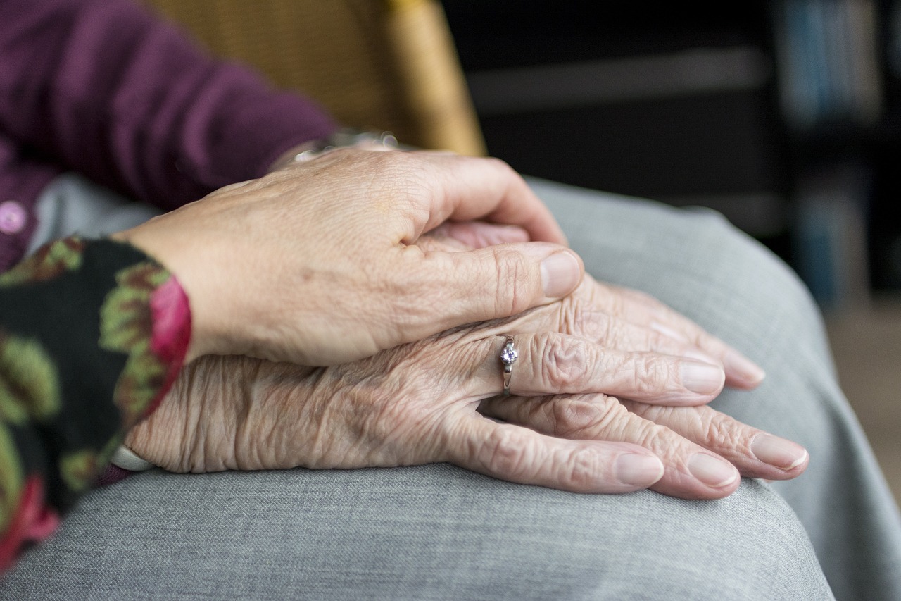 Quem tem direito ao apoio social para idosos?